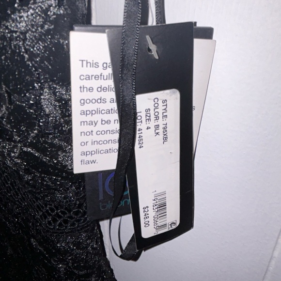 Black lace dress - Picture 4 of 4